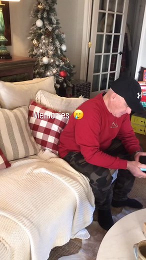 Seems like yesterday. He loved this time of the year but hated the phone updates. Lol. Gotta listen good to hear it. | Bert Jones