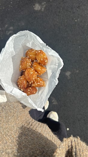 Clarisse | Diététicienne & Coach Sportive on Instagram: "J’ai perdu du poids en mangeant des pâtes le soirs et du chocolat à chaque dessert. Commente « GO » si tu veux toi aussi reporter tes robes en taille 36, et te sentir belle dans tes bikinis, je t’explique comment y arriver 💕 Pendant des mois, j’ai tout testé : supprimer les pâtes, manger ultra léger le soir, éviter le sucre. Résultat ? J’étais frustrée, fatiguée, et mon poids ne bougeait pas. Puis j’ai compris une chose toute simple : ce