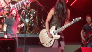 212K views · 5.4K reactions | Fan plays Monkeywrench w/ Foo Fighter. | 횆횊횕횕 홾횏 홳횎횊횝횑 홿홷 | Facebook