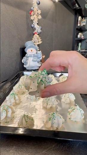 Recette de petites meringues pour les fêtes #gâteau #patisserie #meringue