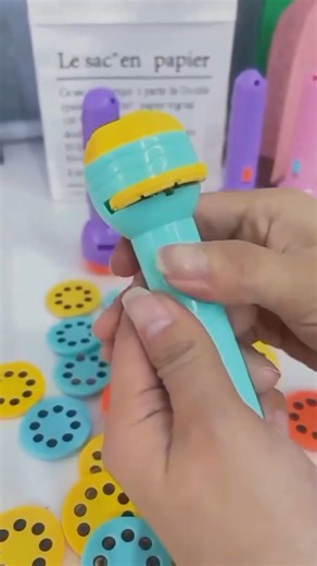 DeoDap Global on Instagram: "🎥 Mini Slide Projector for Kids – Learning with Fun Slides 💰 Price: Rs. 86.00 🆔 DSIN: 4400 ✅ Comes with 3 slide discs ✅ Animated learning patterns for kids ✅ Improves imagination & visual learning 🛒 Shop Now: www.DeoDap.in (link in bio) DeoDap Global, DeoDap, KidsLearning, EducationalToy, KidsProjector, LearningToys, DailyUseProducts, WholesaleProducts, DropshippingIndia"