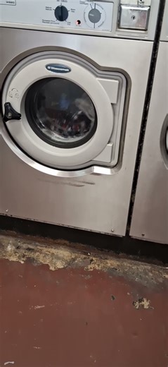 Wascomat Junior W620 Washing Machine. Final Rinse In Action.