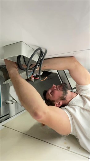 HOW TO REPLACE FIRE DAMPER MOTOR FOR ENGINE ROOM ON SUPERYACHT? FIRE FLAP MOTOR REPLACEMENT#YACHTINGLIFE #YACHTENGINEER