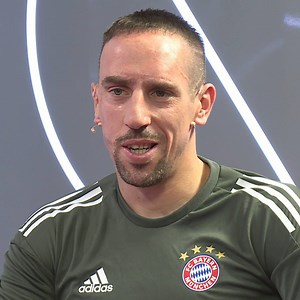 🎙 Franck Ribéry im Interview über seine Verfassung und den heutigen UEFA Champions League-Gegner! Das komplette Interview gibt’s ab 19:00 Uhr auf #FCBayernTVLive! Noch kein Abo? Hier entlang 👉 FCBayern.TV/live 📺 | FC Bayern München