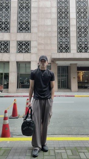 Cargo and tee 🤌🏼 #style #outfit #outfitideas #outfitinspo #fashiontiktok #mensfashion #mensstyle #fyp #fypシ゚