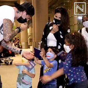 Awww! Sunny Leone and her kids reunite with their dad at the airport. Take a look! | Nevanta