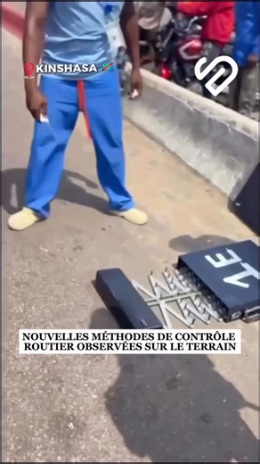 MOTEMA CD on Instagram: "🤍AU CŒUR DE L’INFO 🇨🇩 📍Kinshasa : Sur le terrain, la Police nationale congolaise applique déjà de nouvelles mesures de contrôle routier dans plusieurs axes de la capitale. Cette vidéo montre des Policiers utilisant des dispositifs destinés à immobiliser les véhicules, notamment du matériel conçu pour endommager les pneus lors des contrôles. Ces pratiques s’ajoutent au renforcement de la vérification des documents de circulation."