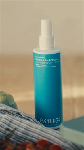EAUde1974 ITALIA on Instagram: "Ricci spenti? Prova il nostro nuovo Define & Re-activate Texture and Curl Leave-in Spray per riattivare la tua texture naturale con un semplice gesto, in qualsiasi momento. Definizione immediata e fascino irresistibile nella delicata e fresca fragranza EAU de Santorini. #EAUde1974 #EAUde1974Italia #EAUdeSantorini #SensorialHaircare #DefineAndNourish"