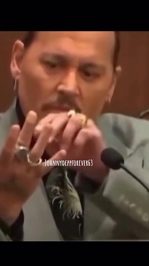 Dedo de Johnny Depp: ¡Nanai!