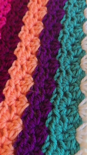 New free pattern from me: Sunshine Snuggle Blanket! Full pattern on my blog or grab the PDF from my Ravelry shop! Both links are in my bio! 🌞🌈💗 https://crochetml.com/blogs/news/free-crochet-pattern-sunshine-snuggle-blanket