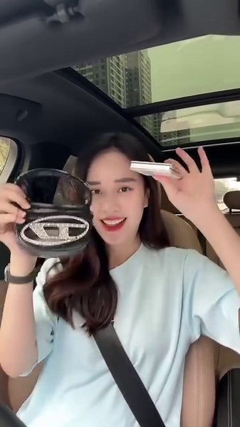 367K views · 3.7K reactions | Chi hơn 20 củ cho chiếc túi 10 củ có đáng khônggggg????? #ngomaiphuong #daily #review | MC Mai Phương | Facebook