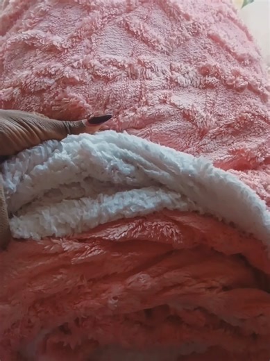 Cozy Up with Warm Throw Blankets from Meru