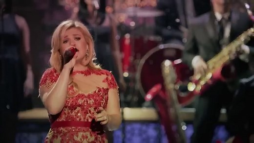 Kelly Clarkson - Underneath the Tree
