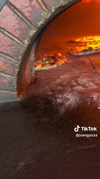 PIZZA SUNDAY❤️‍🔥🍕❗️📸🍕👋🏻💥🙌🏻✨ . . . . #Chef #food #pizzagram #foodie #cheflife #instafood #cooking #restaurant #pizzanapoletana #foodphotography #yummy #foodlover #delicious #foodblogger #juangpizza #gourmet #dinner #gastronomia #instagood #foodgasm #dailypizza #foodstagram #foodies #tasty #kitchen #woodfirepizza #eat #lunch #chefsofinstagram #bhfyp♥️