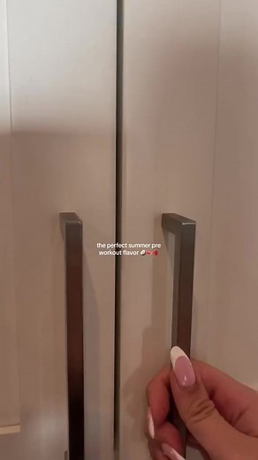 3.2K views · 70 reactions | happyyyy Tuesdayyy笠 #fyp #preworkout #gym #bloom #bloompartner #bloomnu #Summer #asmr #drink #satisfying #Home @Bloom Nutrition #reelsfb #reels #funny #amazing #reelsvideos | HelloZone | Facebook