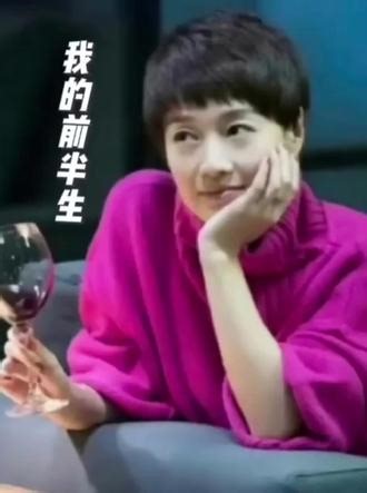 唐晶收到追求者李睿送来的大束玫瑰，还特意邀请她共进晚餐。唐晶没有选择高档餐厅，而是把李睿带到了贺涵常去的酱子日料店，接下来会发生怎样的故事呢？#我的前半生系列 #创作者中心上热门 #上热搜