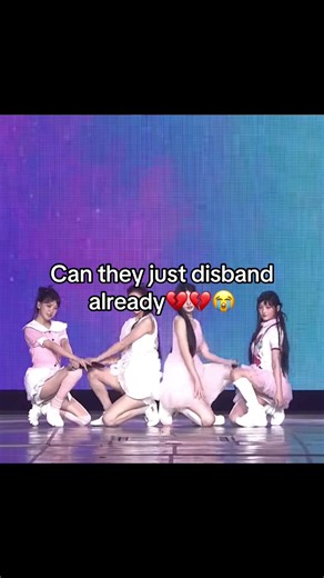 Pack it up🫩✌️💔 #illit #glitt #kpop #kpopfyp #ragebait Yall so sensitive 😂 I luv illit