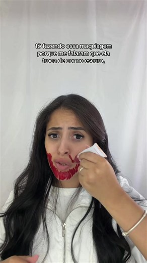 Tentando fazer a maquiagem que troca de cor no escuro 👁️👄👁️ inclusive esse é o ID BRNA04-V5VG #MercadoLivre #AeC320 #BelezaNoMercadoLivre@Mercado Livre