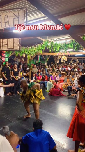 « Tjè nou blendé » mèsi misié @steevounou_972 pou moman tala , ansanm ansanm epi manmay @mi_mesmanmaymatinik épi manmay matinik ! Woulo bravo 🎉 🔥 #bèlè #culture #martinique #lanmou #traditionoblige | Bèlè An Wout