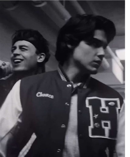 Top Stranger Things Outfits and Character Choices