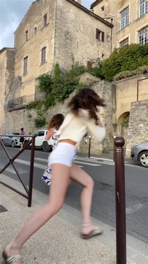 C’etait si drôle à tourner 🤣🤣 @Célesteee #demisoeur #coursemoisicatevexe #anecdote #drole