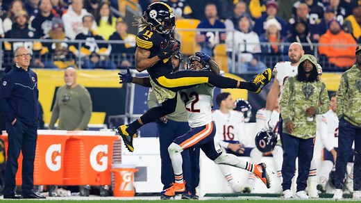 Chase Claypool climbs ladder for acrobatic 26-yard snatch