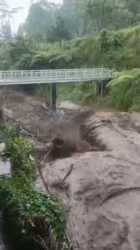Massive flooding due to heavy rainfall in Guci, Tegal Regency, Central Java, Indonesia 🇮🇩