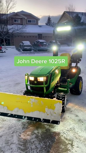 John Deere 1025R vs X758 Tractor Comparison