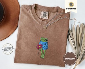 Flower Frog Shirt, Embroidered Frogs Tee, Cute Amphibian Fashion, Comfort Colors T-shirt, Nature Lover Gift, I Like Frogs Shirt - Etsy