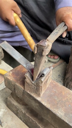 Perfect L Bend for Gate Design | Flat Steel Strip Bending Process #shorts
