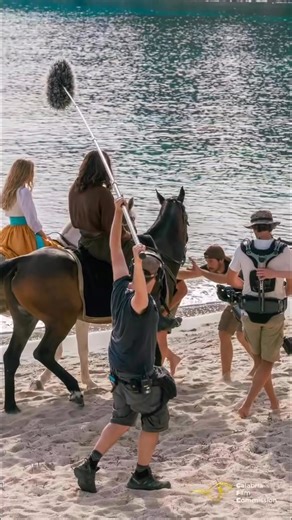 ISOLA TERRA NOSTRA MENO 1 GIORNO ALLA.PRIMA DI SANDOKAN DAL 1 DICEMBRE LA.PRUMA SU RAI UNO “Sandokan”, la serie evento con un cast internazionale, prodotta da Lux Vide, società del gruppo Fremantle, in collaborazione con Rai Fiction è in arrivo dal 1° dicembre su Rai 1, dopo essere stata presentata alla Festa del Cinema di Roma. Sarà inoltre disponibile in 4K su Rai 4K, al canale 210 di Tivùsat, la Tv satellitare gratuita visibile in tutta Italia. Da un’idea di Luca Bernabei, la serie è un nuovo