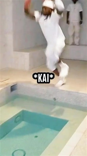 Kai Cenat & Lil Uzi Vert Jump Over Jacuzzi!😭