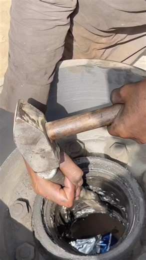 Heavy wheel hub ring removing process #automobile #mechanic #heavyduty #wheel #hub #removing #work