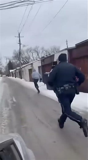 Cop vs Suspect in Icy Urban Chase #police #arrest #action