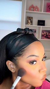 Christine Elizabeth | The Finance Baddie® on Instagram: "5 financial tips that’ll change your life if you start them now! 💳 Credit = power 💸 Debt-free = freedom 📈 Invest = wealth 📊 Budget = control 💰 Emergency fund = independence Say “money” for my financial mastery guide or “beauty” for the products I used 💖 Shoes @locibynickiminaj Nails @pinkfridaynails Lip Combo, Eyeshadow & Concealer @maccosmeticsusa Blush & Bronzer @yslbeauty Moisturizer @lawless Brow Pencil @anastasiabeverlyhills Con