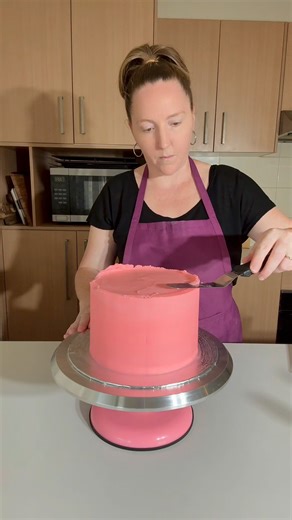 1.4M views · 21K reactions | Another Woolies Mudcake Hack Using A Wine Bottle! I wanted to make this glamorous and pretty in pink! What do you think, did I pass? 勺 #cake #food #cakedecorating #SweetTreats #cakeart | Stacey Bakes Cakes | Facebook