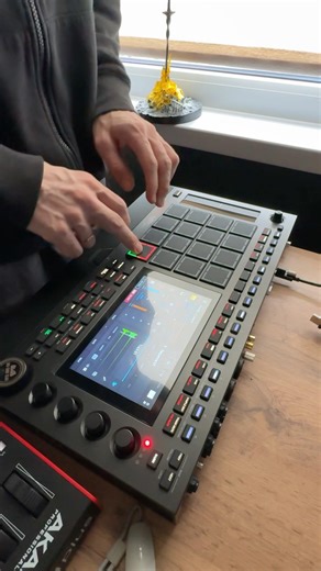 #mpclive3 #akai 65 beat - stray