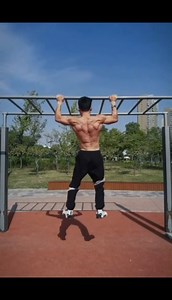 A trainer shows his power and control in the creative pull-up walk. #pullupchallenge | Different China