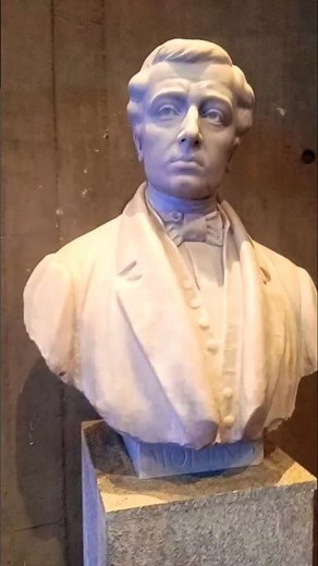 El Monumento a Mariano Moreno en la "Biblioteca Nacional Mariano Moreno" 🇦🇷📚
