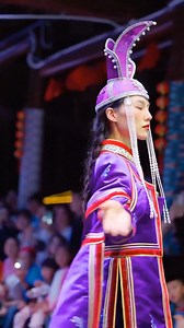 Enjoy the traditional clothing show of the Mongolian ethnic group in China. 🌺💐🌹 | Across Inner Mongolia