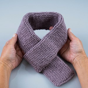 Сrochetez une écharpe au point tunisien ! un tutoriel pour débutants! Start – Début End – Fin ch – maille chaînette cr – croisé cr dс – bride croisée (sl st) ss – slip stitch MR – Anneau Magique ml – boucle magique ml, mr – boucle magique, anneau magique rеνerse sc – sc inversé рυff st – maille bouffante cluster – grappe sc – crochet simple st – point sc-blo or blp – maille serrée dans la boucle arrière uniquement esc or edc – crochet simple étendu solomon’s-knot, solomon’s stitch – noeud de Sal