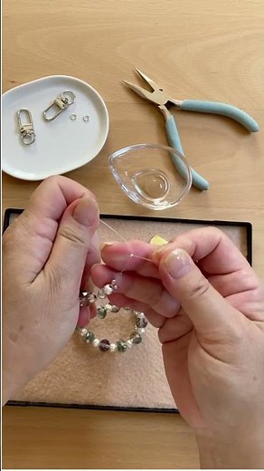 50代からのやさしいハンドメイド｜夏にぴったり！ガラスビーズのストラップ作り方 #携帯ストラップ #簡単 ハンドメイド＃DIYアクセサリー