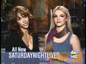 HALLE AND BRITNEY KISS 1