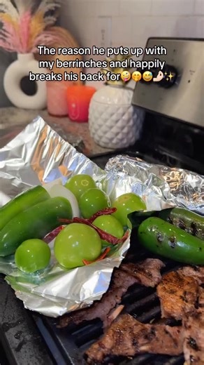 Oh i definitely make up for it bigg🤪😅 #mexicanfood #chilesrellenos #recetasfaciles #recetas #comidamexicana🇲🇽 #comedias #mexicanfoodrecipes | Claudia Yuzeth