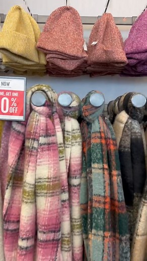 Embrace the season in style! Check out Old Navy's latest collections - they're perfect for staying cozy and comfy 🍂🧣 | Square One Mall