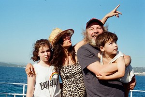 Dans « L’Aventura », de Sophie Letourneur, grandeurs et misères de vacances en famille