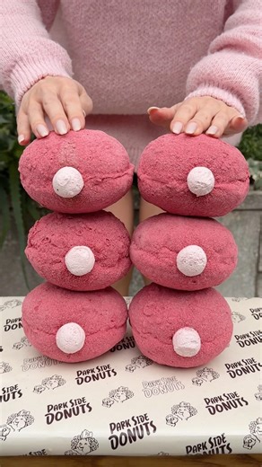 Lots of cream! Chewy raspberry donuts 🍩 #japanesefood