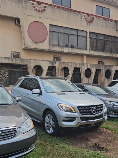 THIS ONE IS A RARE FIND‼️ FULLEST OF THE FULLEST OPTION 2014 MODEL ML350 WITH 360 DEGREE CAMERA This particular unit is extremely clean and loaded with * 360 degree camera * Intelligent LED lamps * Harman - Kardon speakers * Panoramic -roof * Rear AC vents * Proximity sensors * Harman kardon sensors * Front Heated seats * BSM (Blind spot monitor) * Thumb-start * Power trunk lifter and many more. DM or contact us via WhatsApp/call: 08064366271 for inspection and purchase . . 👉REFER & EARN BIG‼️ 