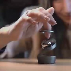 Without any support? A metal ball suspended in the air? It's really great to use it as a desktop ornament! It can also rotate infinitely, so it's really nice and fun to unwind! #Creative Toys #Desktop Sharing #Unstressing #creative toys #desktop #desktop #desktop sharing #stress relieving toys #black tech #boys gifts #daily stress relieving | Eltowerovat