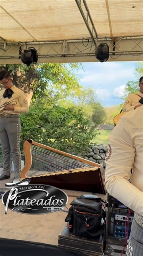 Con gran respeto y admiración, Mariachi Los Plateados interpreta “La Fuente”, una joya del repertorio. Cada nota la hacemos nuestra, con el corazón y la pasión que nos mueve a seguir llevando el sonido del mariachi a lo más alto. 🇲🇽🎶 Agradecemos a todos quienes nos acompañan en este camino musical. Los invitamos a seguir nuestra página, compartir este tema y estar muy pendientes… Porque lo que está por llegar traerá consigo nuevas emociones y mucho orgullo para nuestra música mexicana. #Maria